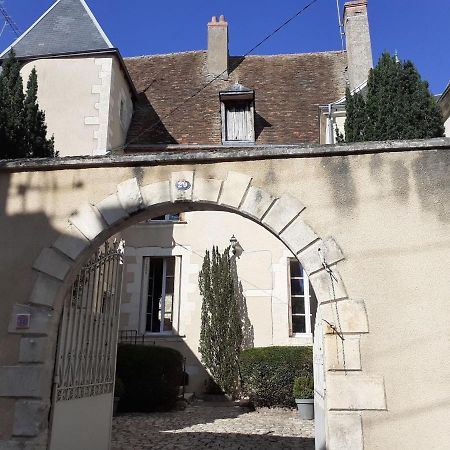 Le Logis De Saint Cyr Aparthotel อิสซูเดิง ภายนอก รูปภาพ