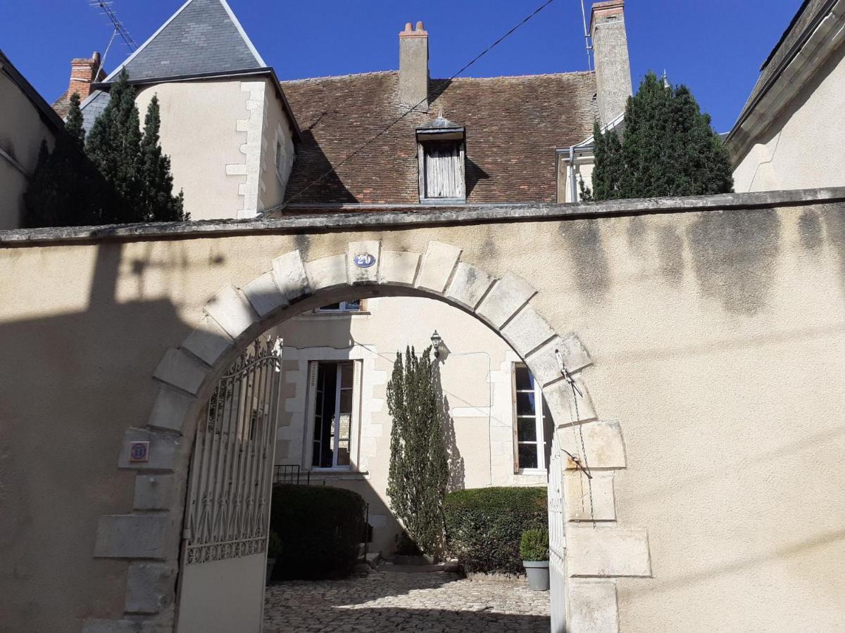 Le Logis De Saint Cyr Aparthotel อิสซูเดิง ภายนอก รูปภาพ