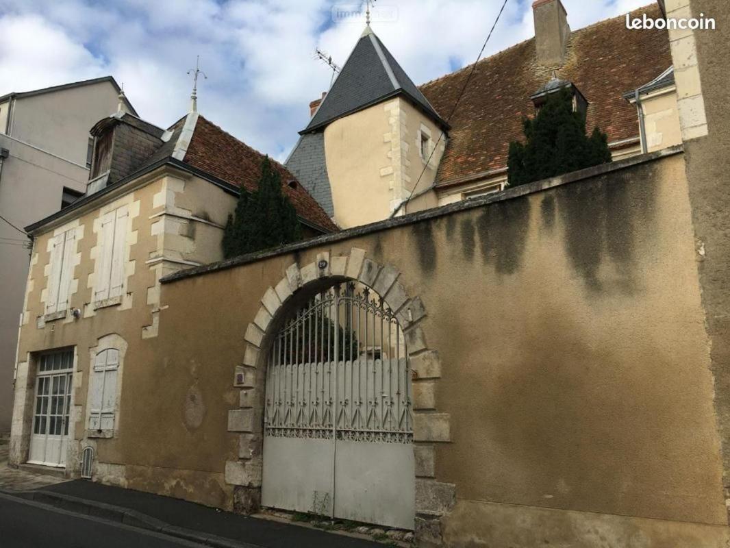 Le Logis De Saint Cyr Aparthotel อิสซูเดิง ภายนอก รูปภาพ