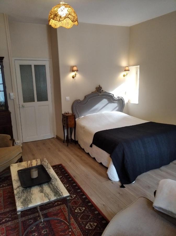 Le Logis De Saint Cyr Aparthotel อิสซูเดิง ภายนอก รูปภาพ