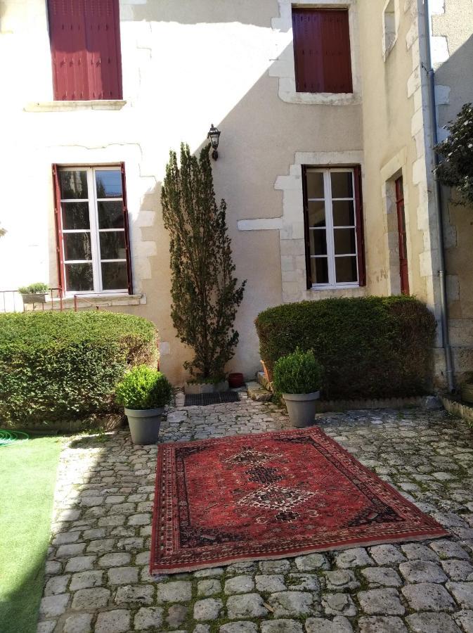 Le Logis De Saint Cyr Aparthotel อิสซูเดิง ภายนอก รูปภาพ