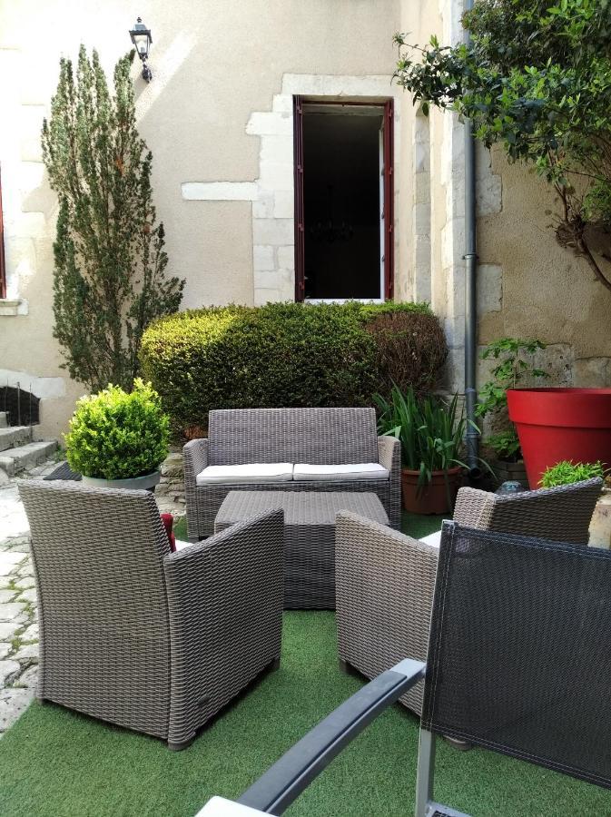 Le Logis De Saint Cyr Aparthotel อิสซูเดิง ภายนอก รูปภาพ