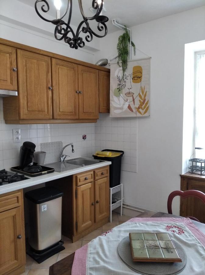 Le Logis De Saint Cyr Aparthotel อิสซูเดิง ภายนอก รูปภาพ