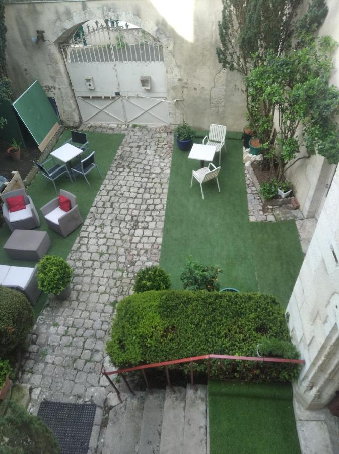 Le Logis De Saint Cyr Aparthotel อิสซูเดิง ภายนอก รูปภาพ