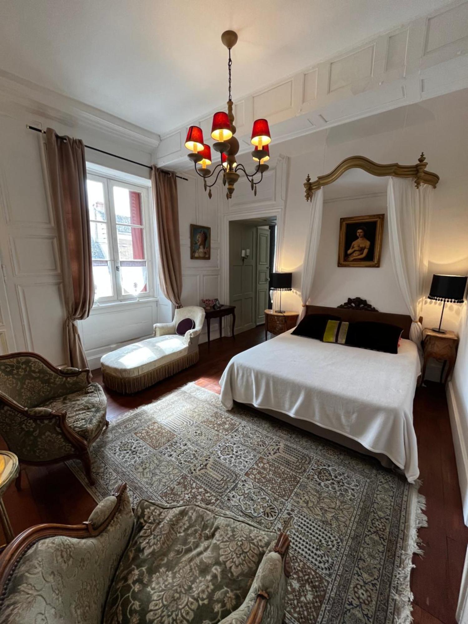 Le Logis De Saint Cyr Aparthotel อิสซูเดิง ภายนอก รูปภาพ