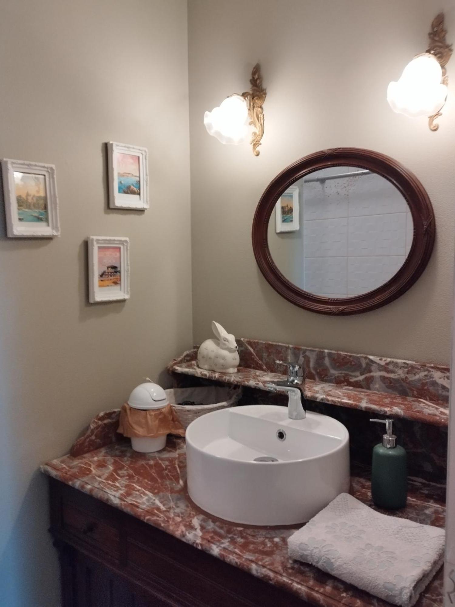 Le Logis De Saint Cyr Aparthotel อิสซูเดิง ภายนอก รูปภาพ